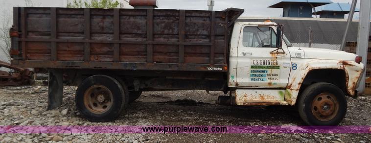 image for item G3133 1979 Ford F600 dump truck