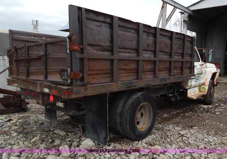 image for item G3133 1979 Ford F600 dump truck
