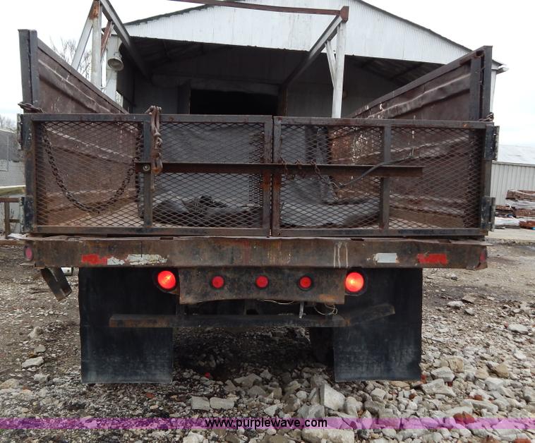 image for item G3133 1979 Ford F600 dump truck