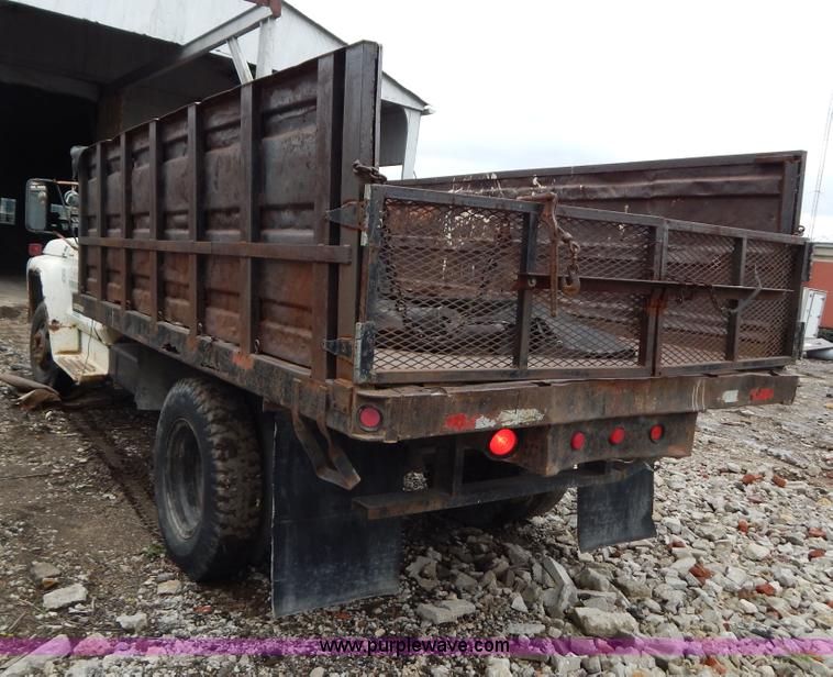image for item G3133 1979 Ford F600 dump truck