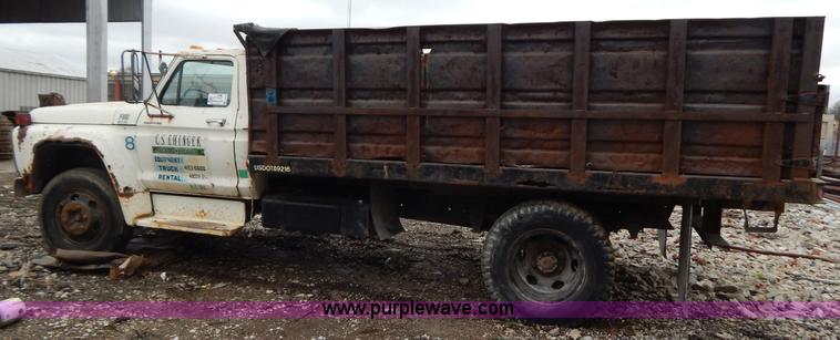 image for item G3133 1979 Ford F600 dump truck