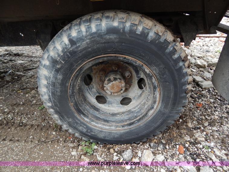 image for item G3133 1979 Ford F600 dump truck