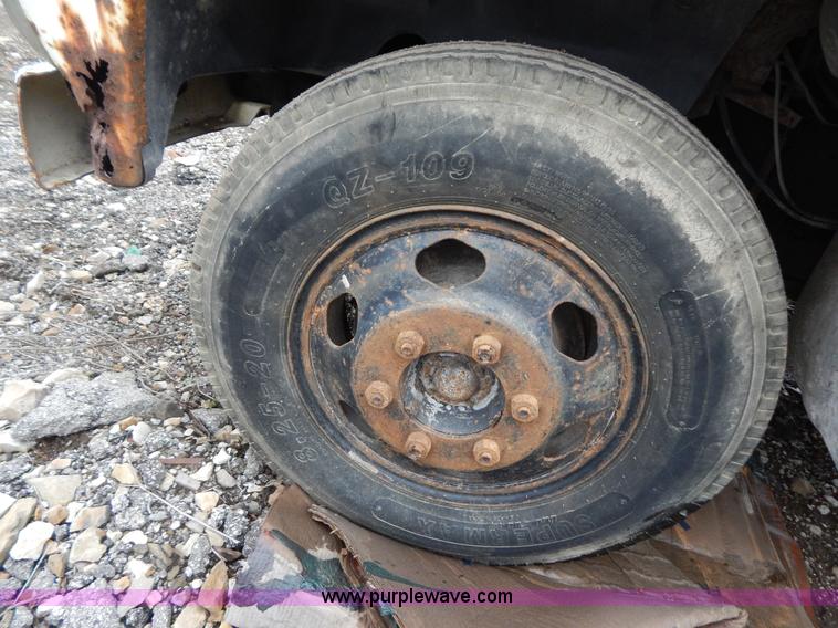 image for item G3133 1979 Ford F600 dump truck