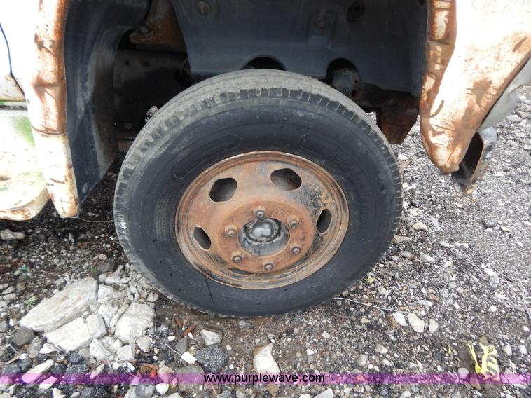 image for item G3133 1979 Ford F600 dump truck