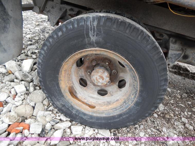 image for item G3133 1979 Ford F600 dump truck