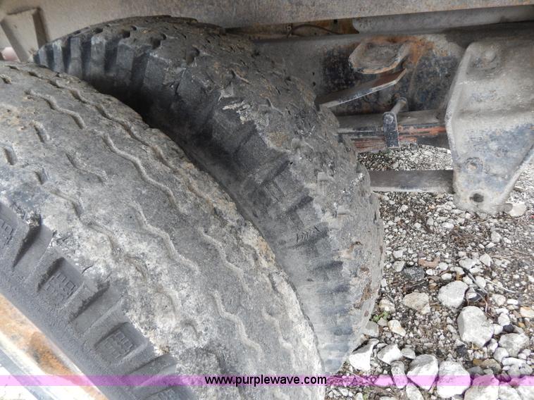 image for item G3133 1979 Ford F600 dump truck