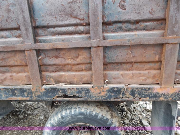 image for item G3133 1979 Ford F600 dump truck