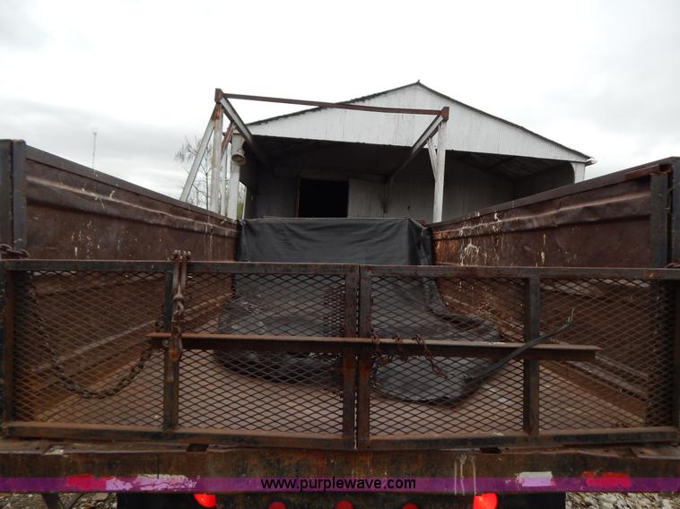 image for item G3133 1979 Ford F600 dump truck