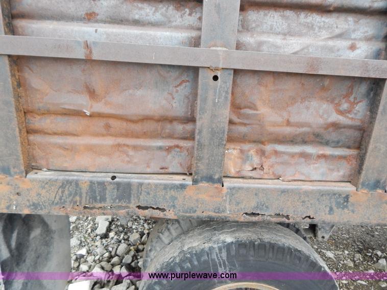 image for item G3133 1979 Ford F600 dump truck