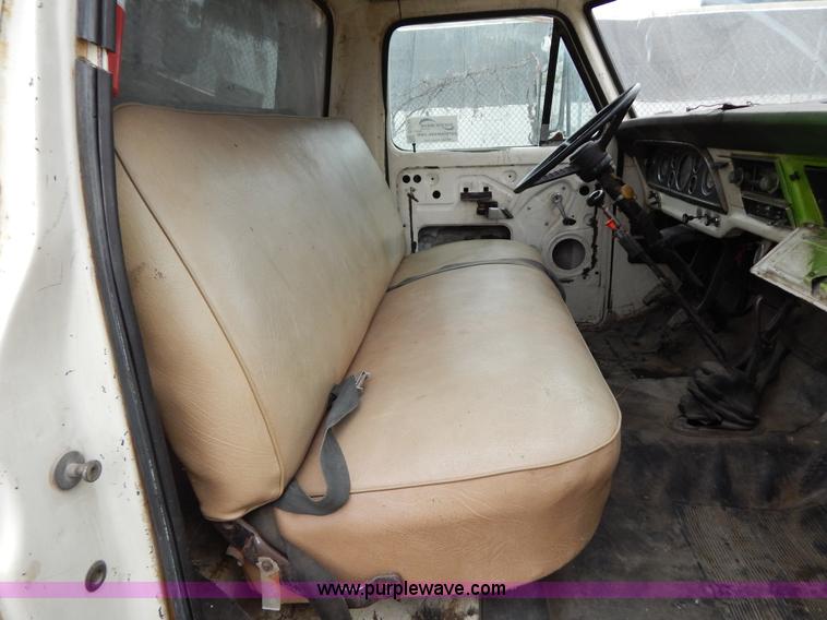 image for item G3133 1979 Ford F600 dump truck