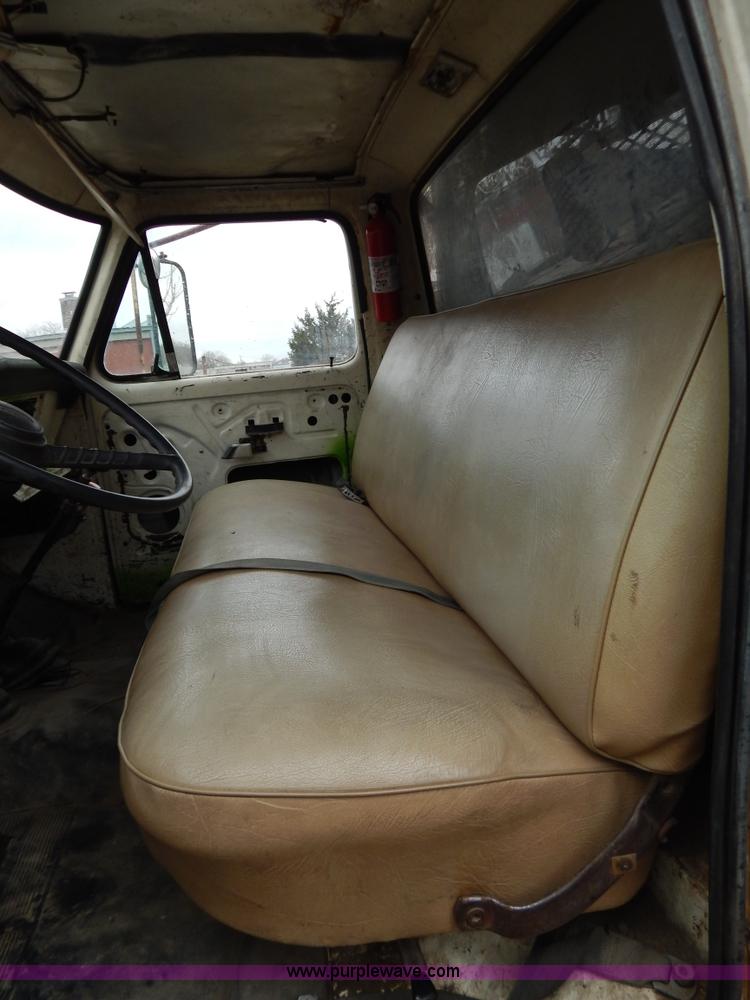 image for item G3133 1979 Ford F600 dump truck