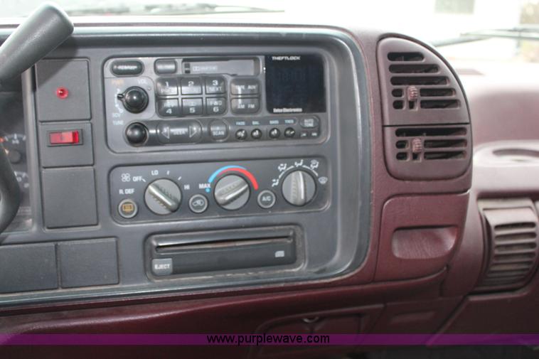 image for item G5347 1996 Chevrolet Tahoe SUV