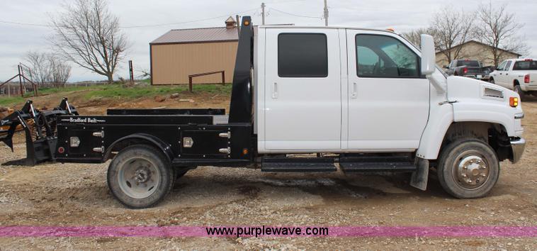 image for item G5356 2007 Chevrolet C4500 CrewCab flatbed truck
