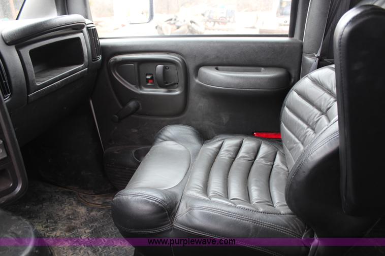 image for item G5356 2007 Chevrolet C4500 CrewCab flatbed truck