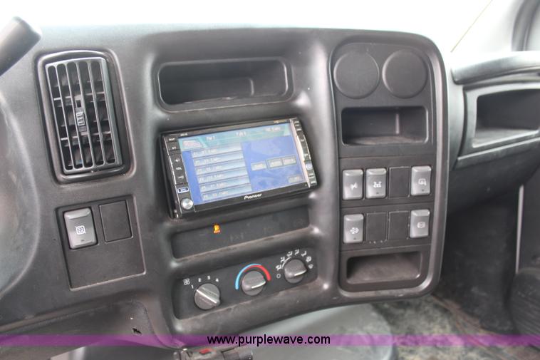 image for item G5356 2007 Chevrolet C4500 CrewCab flatbed truck