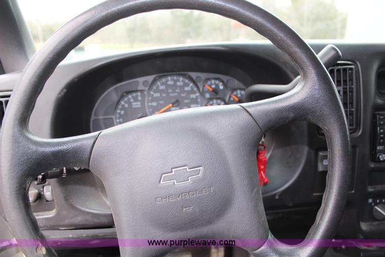 image for item G5356 2007 Chevrolet C4500 CrewCab flatbed truck