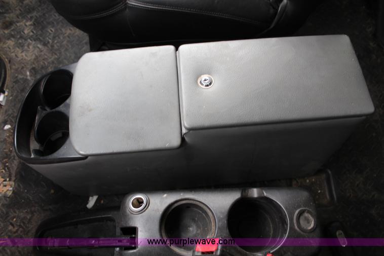 image for item G5356 2007 Chevrolet C4500 CrewCab flatbed truck