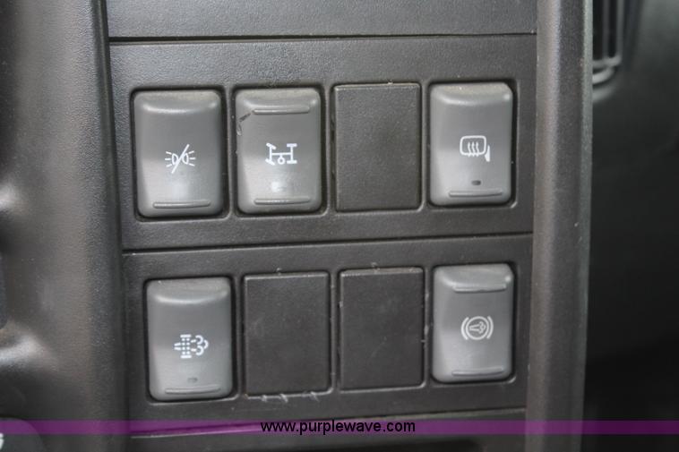 image for item G5356 2007 Chevrolet C4500 CrewCab flatbed truck