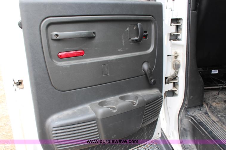 image for item G5356 2007 Chevrolet C4500 CrewCab flatbed truck