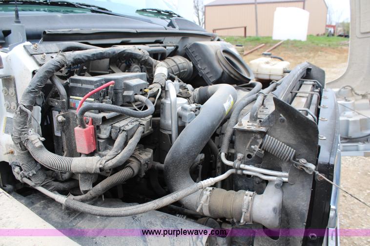 image for item G5356 2007 Chevrolet C4500 CrewCab flatbed truck