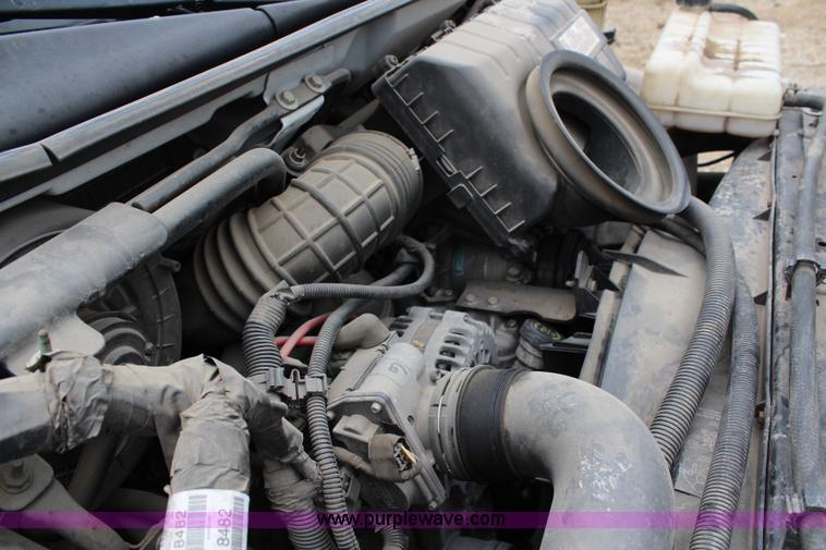 image for item G5356 2007 Chevrolet C4500 CrewCab flatbed truck