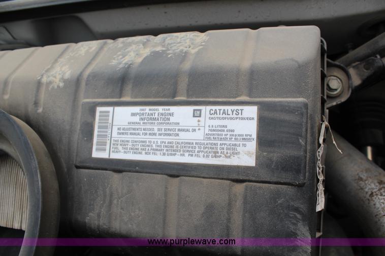 image for item G5356 2007 Chevrolet C4500 CrewCab flatbed truck