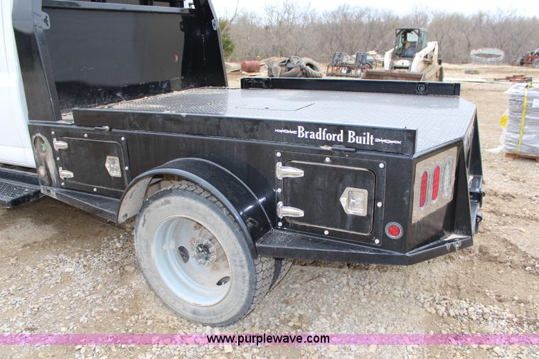 image for item G5356 2007 Chevrolet C4500 CrewCab flatbed truck