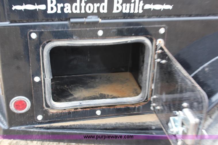 image for item G5356 2007 Chevrolet C4500 CrewCab flatbed truck