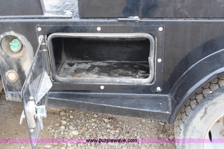 image for item G5356 2007 Chevrolet C4500 CrewCab flatbed truck