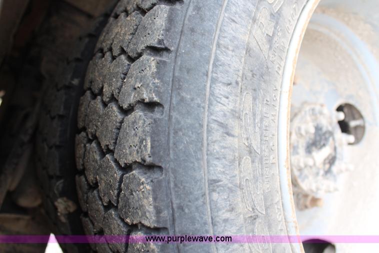 image for item G5356 2007 Chevrolet C4500 CrewCab flatbed truck