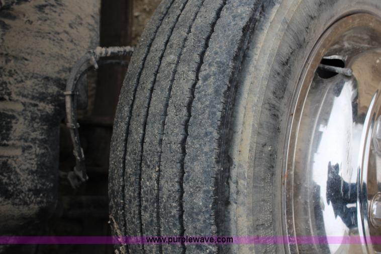 image for item G5356 2007 Chevrolet C4500 CrewCab flatbed truck