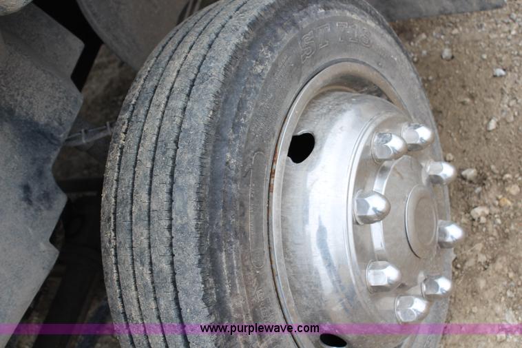 image for item G5356 2007 Chevrolet C4500 CrewCab flatbed truck