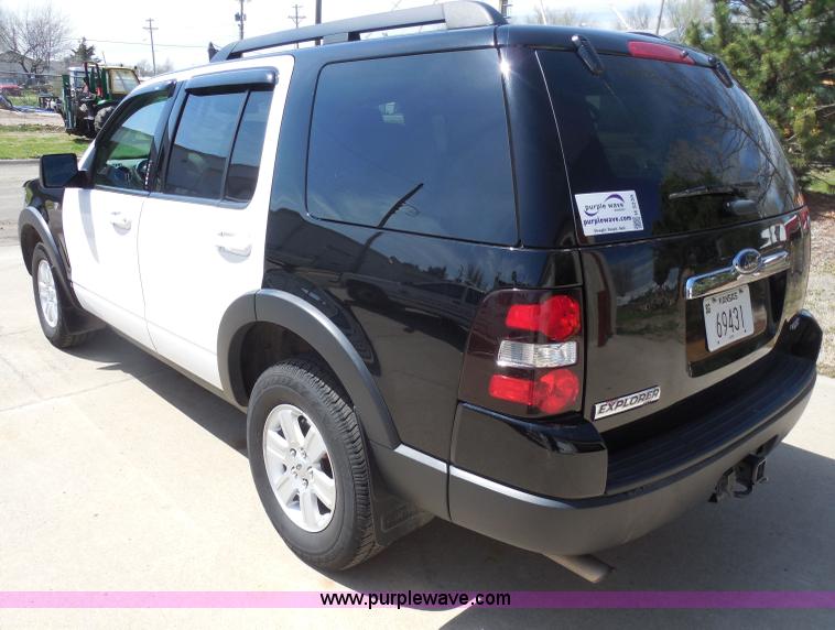 image for item H3235 2007 Ford Explorer XLT SUV