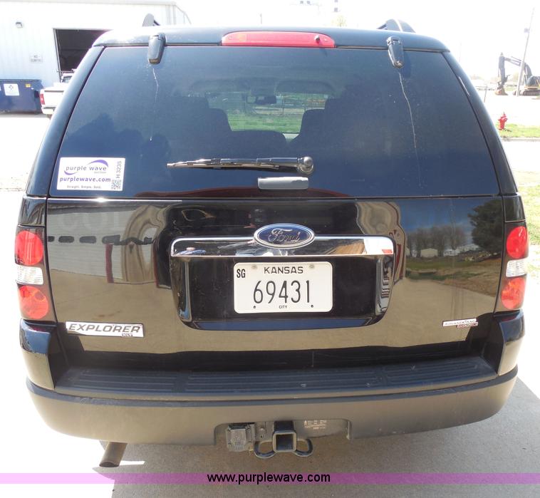 image for item H3235 2007 Ford Explorer XLT SUV