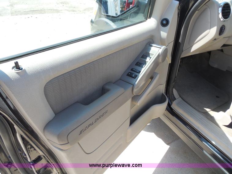 image for item H3235 2007 Ford Explorer XLT SUV