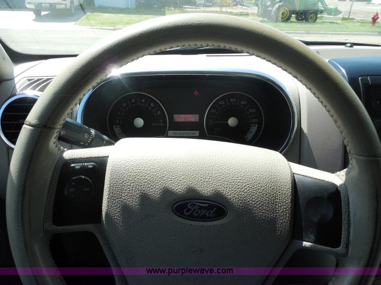 image for item H3235 2007 Ford Explorer XLT SUV