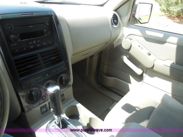 image for item H3235 2007 Ford Explorer XLT SUV