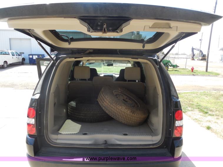 image for item H3235 2007 Ford Explorer XLT SUV