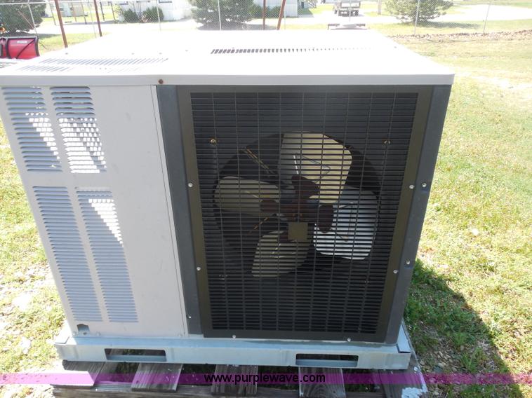 image for item H3238 Carrier AC unit