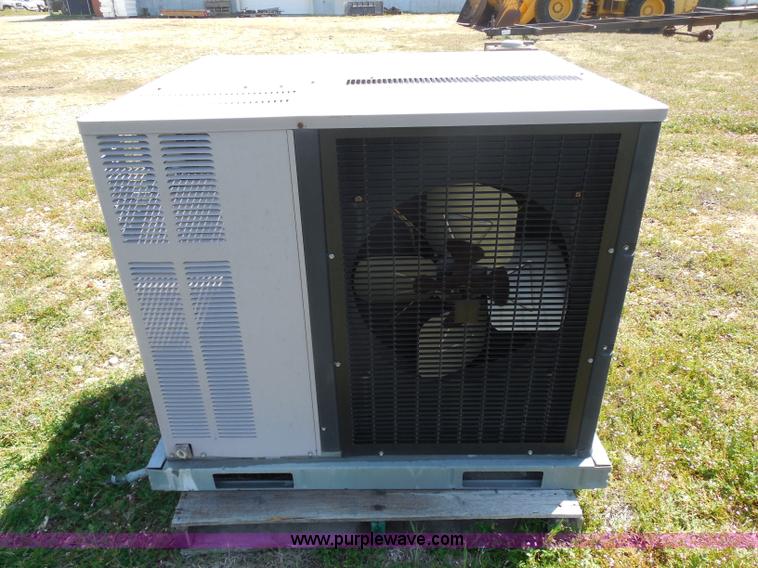 image for item H3239 Carrier AC unit