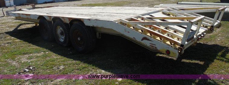image for item H3243 1982 JFW 20' triple axle flatbed trailer