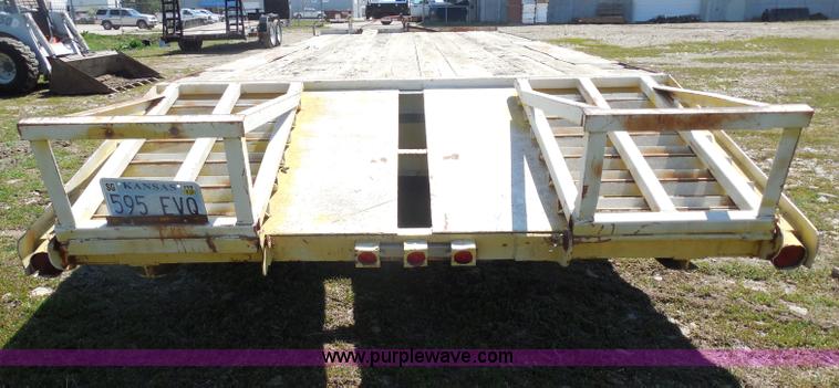 image for item H3243 1982 JFW 20' triple axle flatbed trailer
