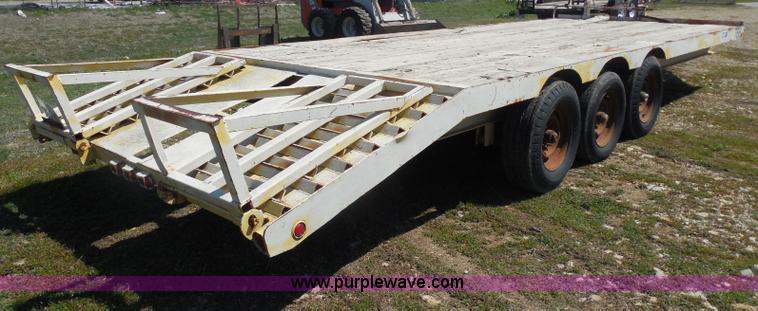 image for item H3243 1982 JFW 20' triple axle flatbed trailer