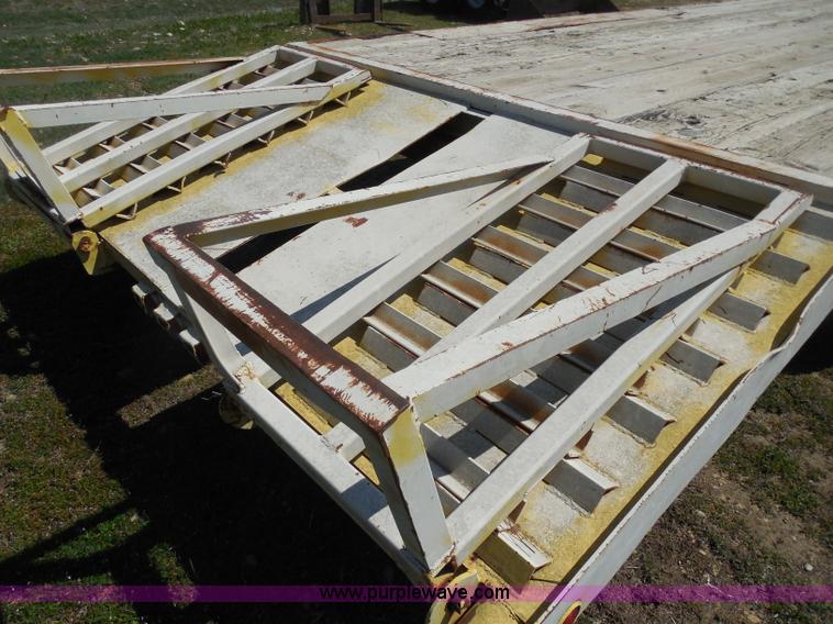 image for item H3243 1982 JFW 20' triple axle flatbed trailer