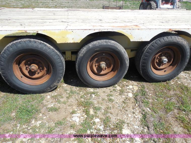 image for item H3243 1982 JFW 20' triple axle flatbed trailer