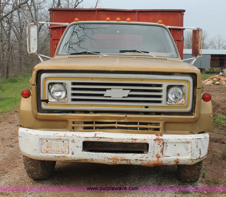 image for item H3654 1973 Chevrolet C60 grain truck