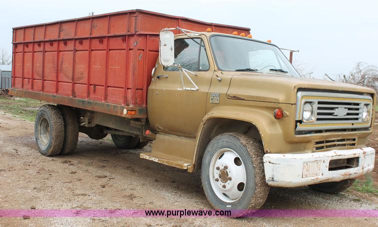 image for item H3654 1973 Chevrolet C60 grain truck