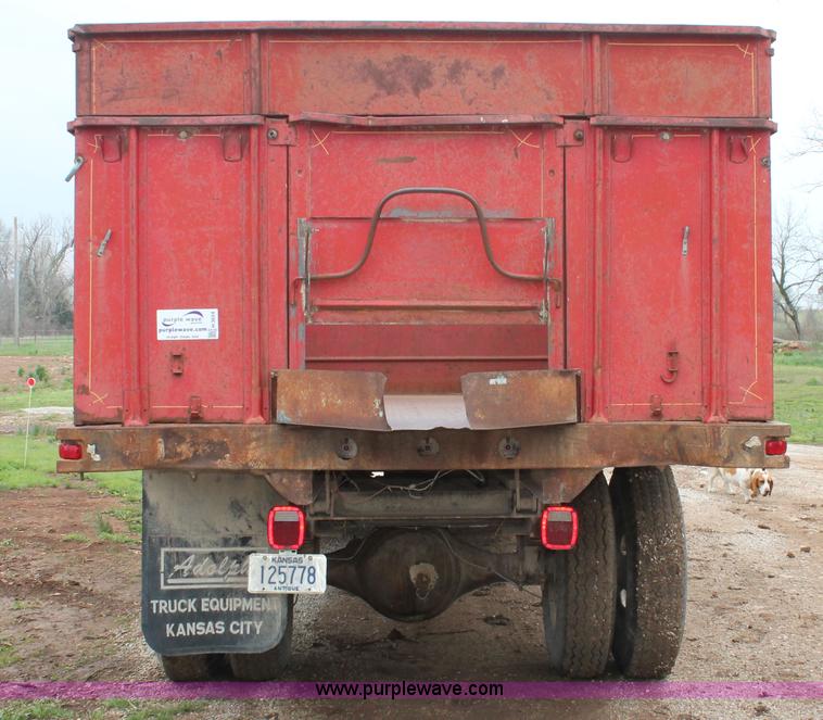 image for item H3654 1973 Chevrolet C60 grain truck