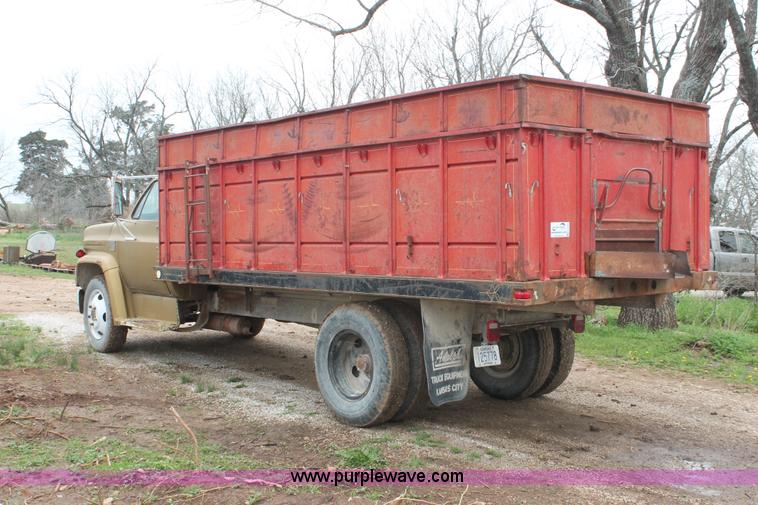 image for item H3654 1973 Chevrolet C60 grain truck