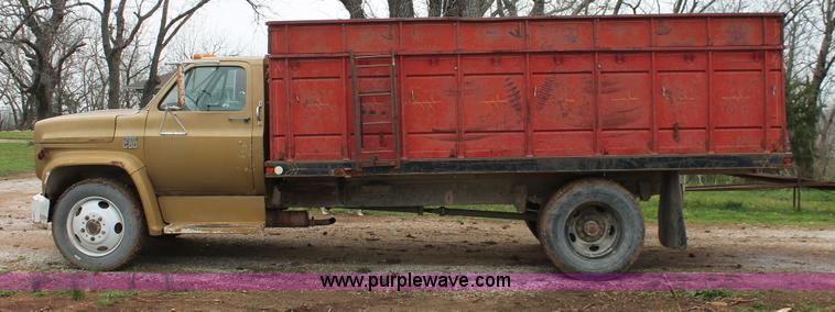 image for item H3654 1973 Chevrolet C60 grain truck